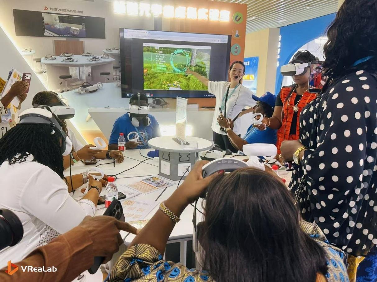 Nigerian education delegation visiting VReaLab booth